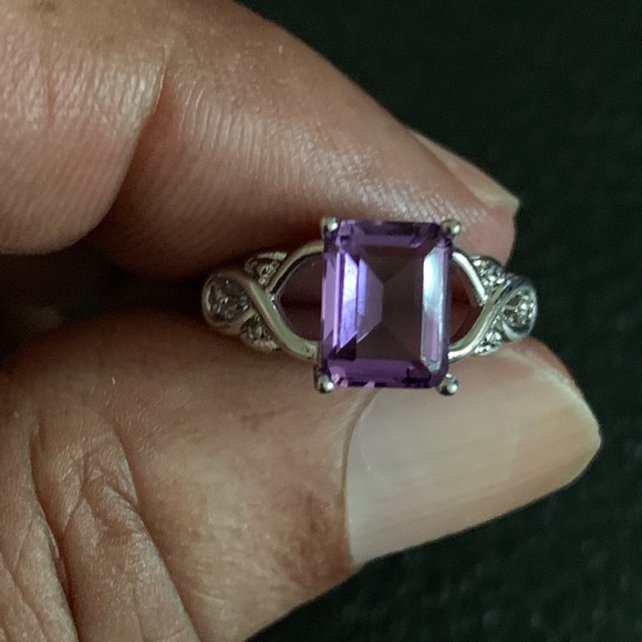 Ring - Picture 5 of 6